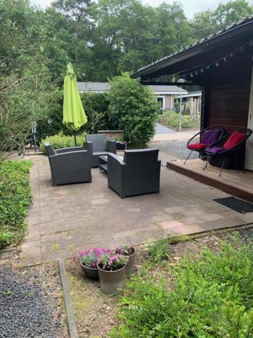 Sfeervolle Blokhut Op De Veluwe Op Recreatiepark Topparken In Beekbergen Met Vrije Tuin En Eigen Parkeerplaats Exteriör bild